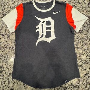 Nike Women’s MLB Detroit Tigers Tee